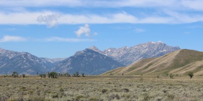 Grand Tetons, Yellowstone National Park, geysers, volcano, hot springs, wildlife, bison, elk, hiking, trails